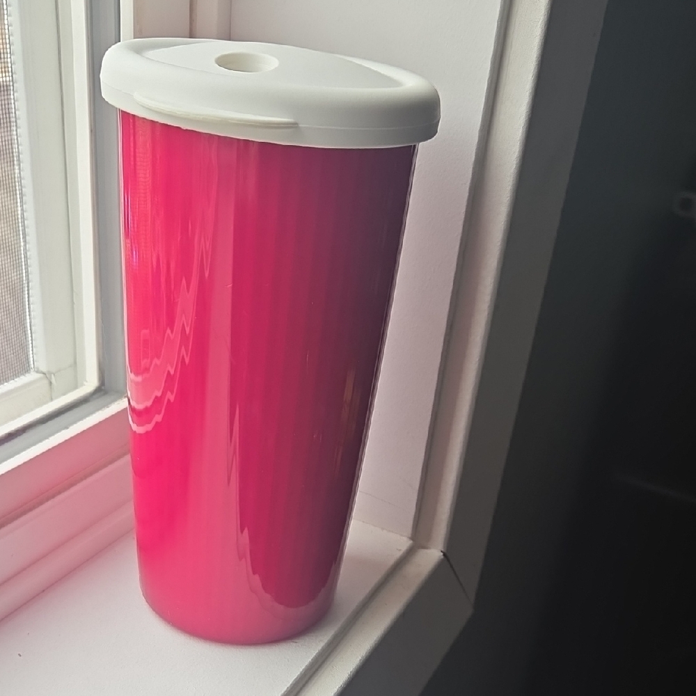 Tupperware double insulated Vibrant Pink Tumbler with White Lid
